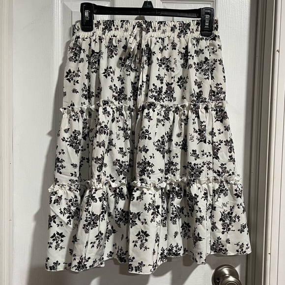 SHEIN Dresses & Skirts - SHEIN black and white floral dress, elastic waist, woman's M